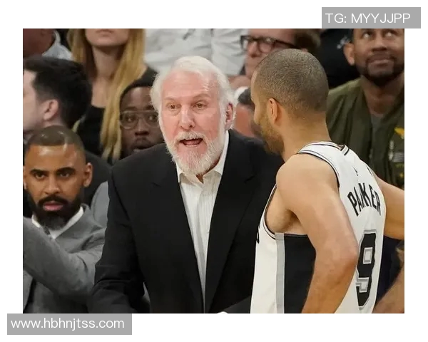 帕克足球明星合影照片展现传奇球员风采与友谊的珍贵瞬间